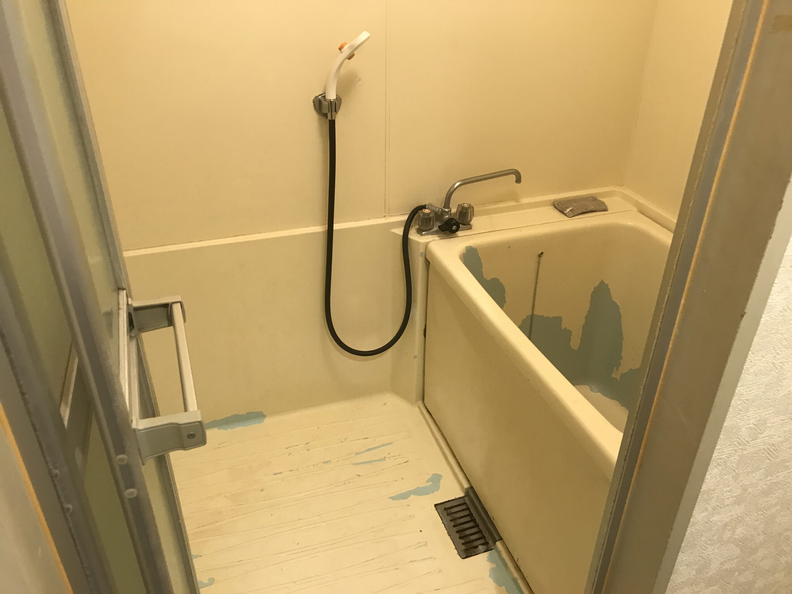 浴室改修工事の施工前の状態の写真