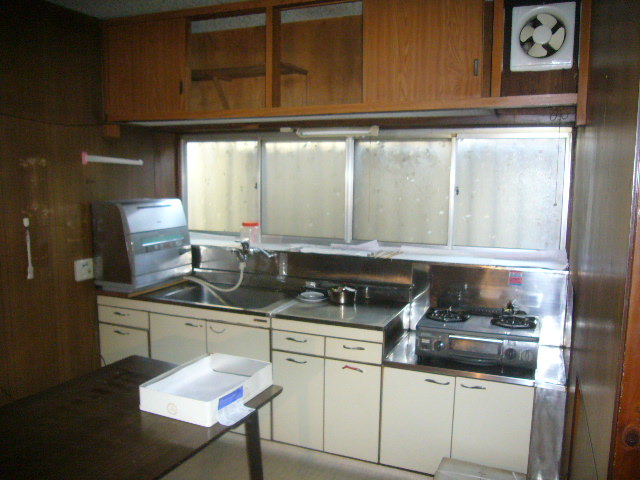 キッチン入替え工事の施工前の状態の写真